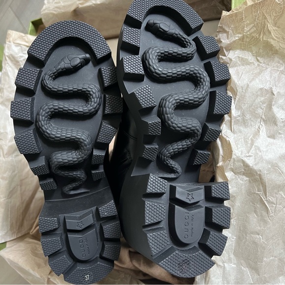 Gucci GG supreme leather block heel lug sole ankle boots with crystal buckles - Picture 8 of 9